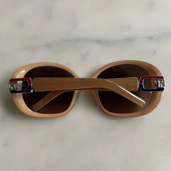 ❤️‍🔥SALE! FENDI sunglasses round lens light brown (caramel) tan - Main Image